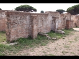 04417 ostia - regio i - insula xiv - terme del bagnino buticosus (i,xiv,8) - porticus - bli ri westen - ri raum 7 - suedseite - 09-2023.jpg